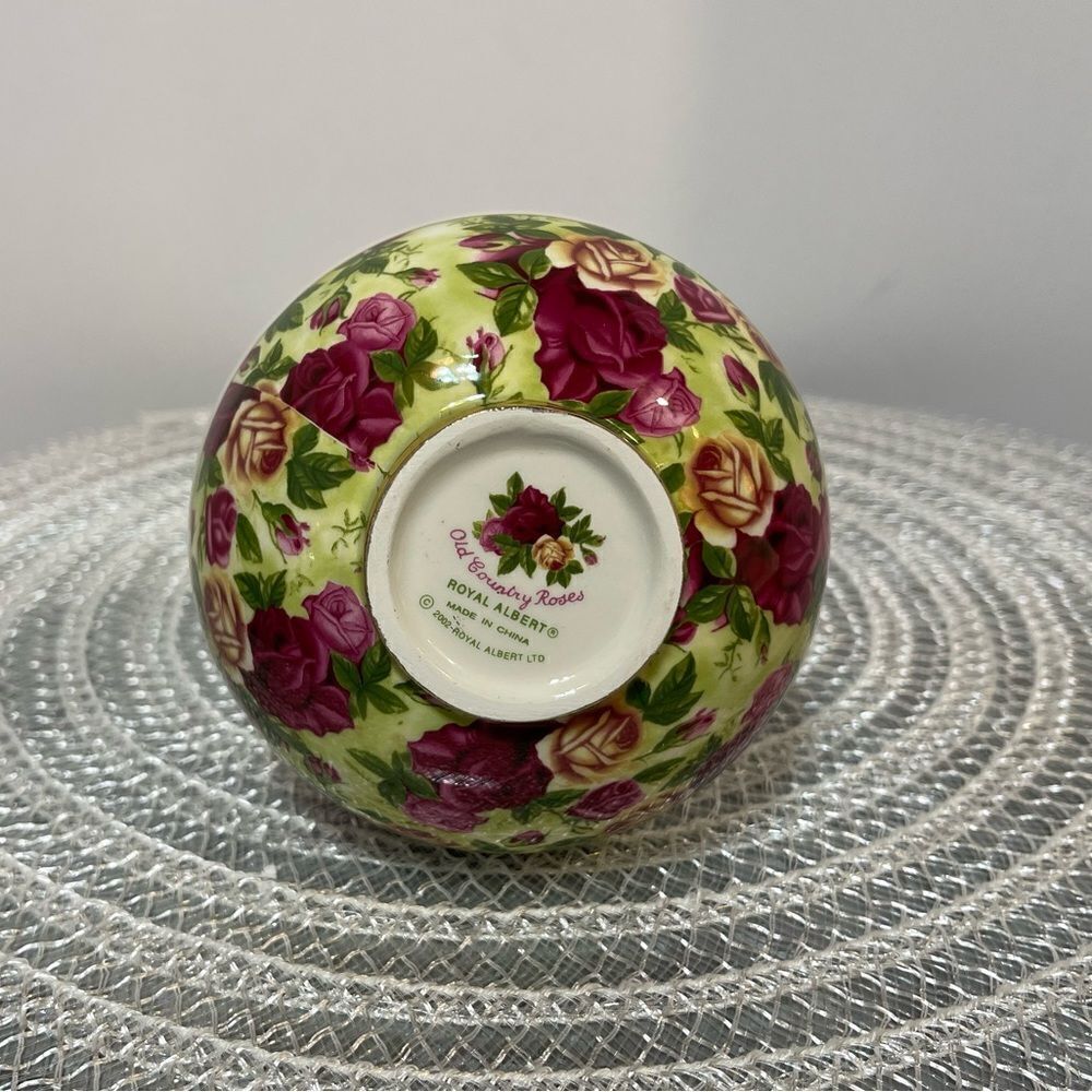 Royal Albert Album and Vase Set Old Country Roses Chintz Collection NWT - Picture 4 of 10